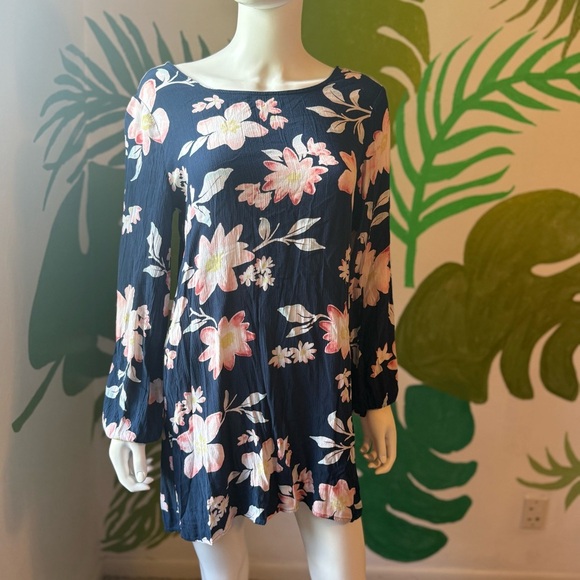 Billabong Dresses & Skirts - Billabong Navy Floral Swing Tunic with Pink and Cream Flowers